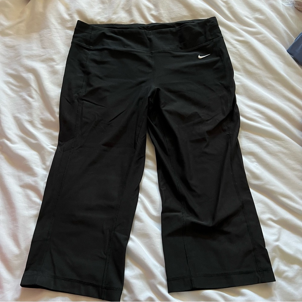 Nike dri-fit Capri yoga pants